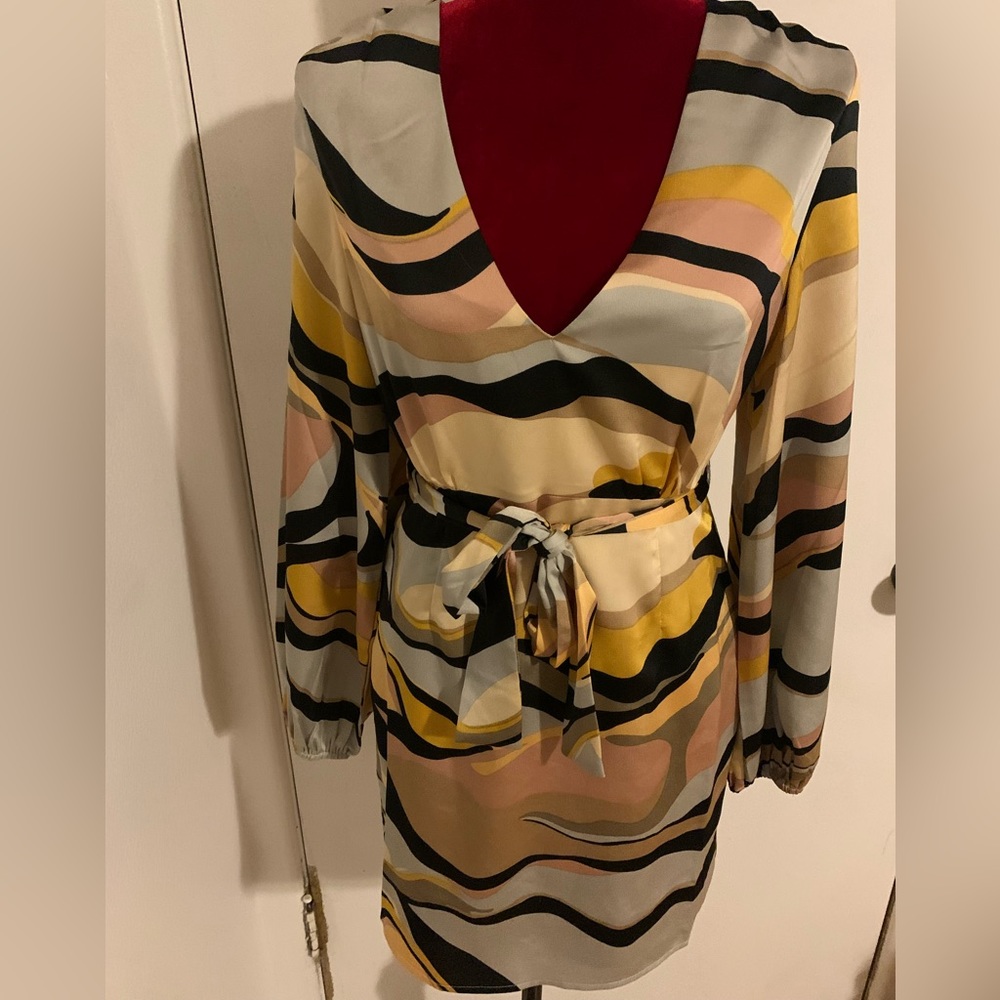 Vici multi color tie waisted dress with V neck.